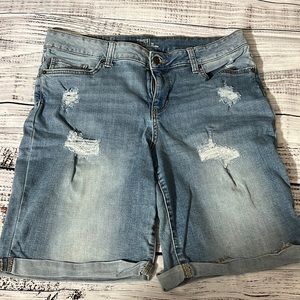 14 Mid-Rise jean shorts super stretchy Time & Tru